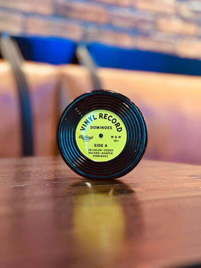 Dominoes: Vinyl Record (2-4 players)