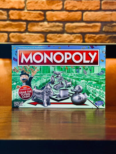 Monopoly (2-6 players)